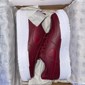 nike air force 1 pixel. burgundy and white. size 9 women.